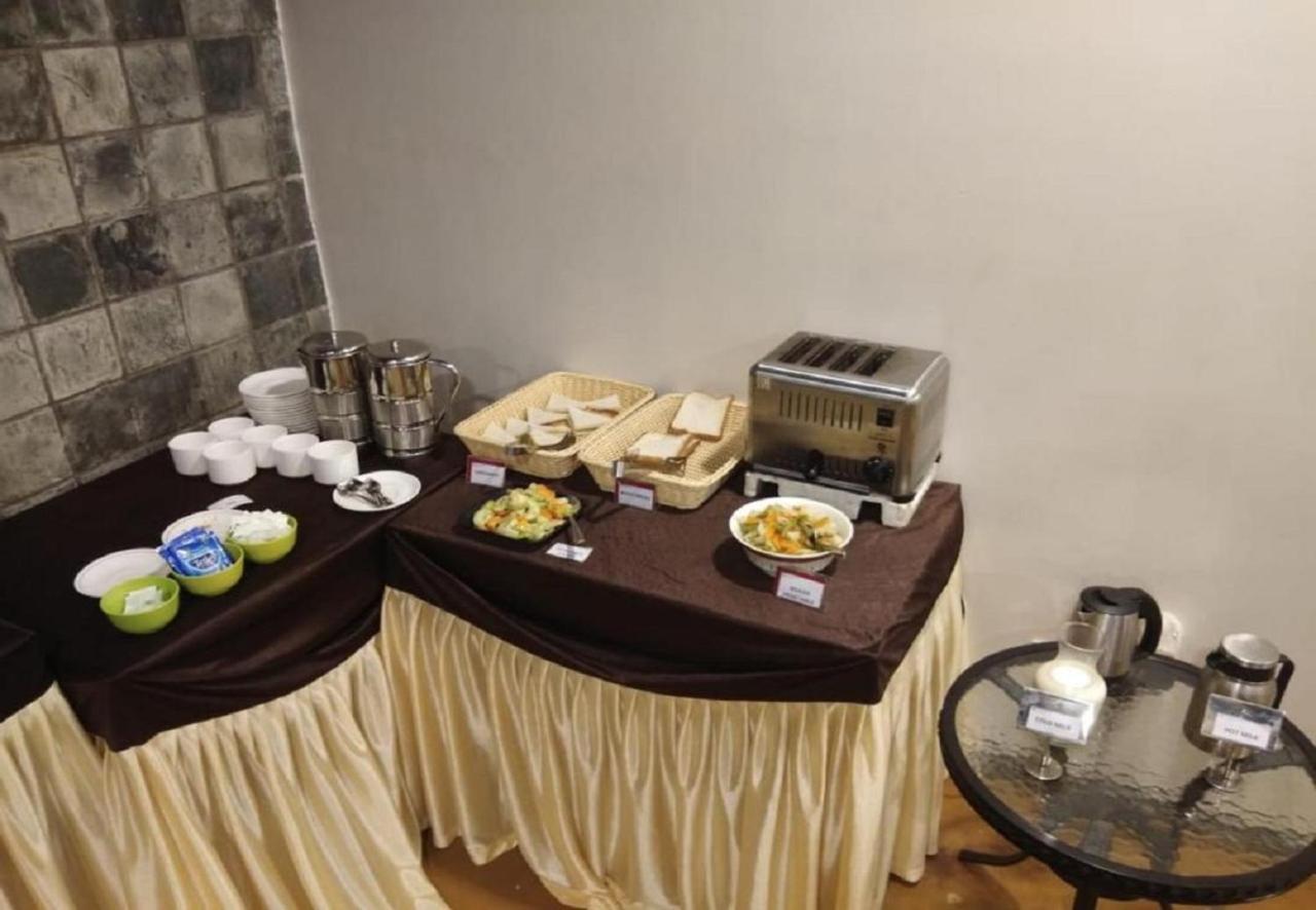 Urvashi Residency Hotell Chennai Exteriör bild