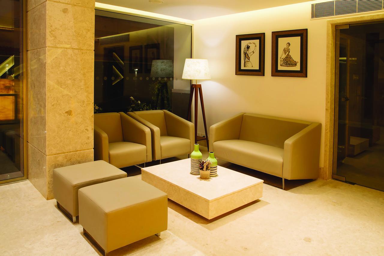 Urvashi Residency Hotell Chennai Exteriör bild
