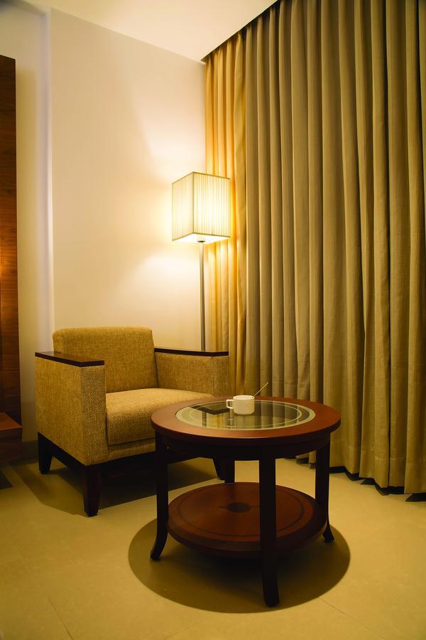 Urvashi Residency Hotell Chennai Exteriör bild