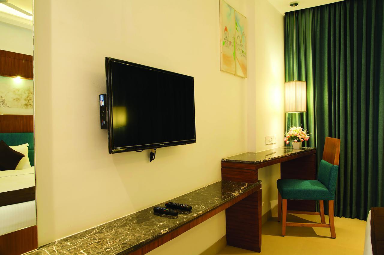 Urvashi Residency Hotell Chennai Exteriör bild