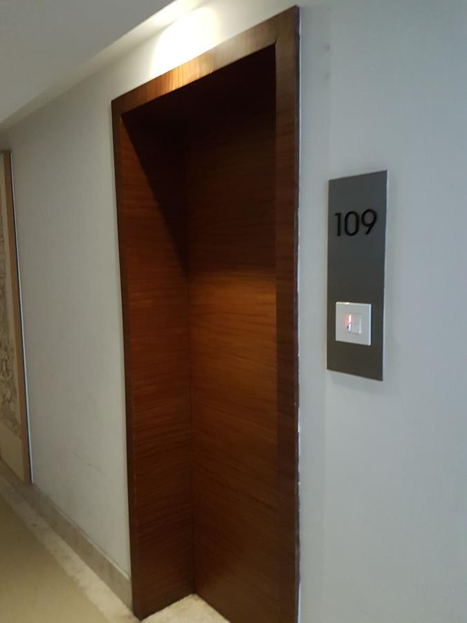 Urvashi Residency Hotell Chennai Exteriör bild