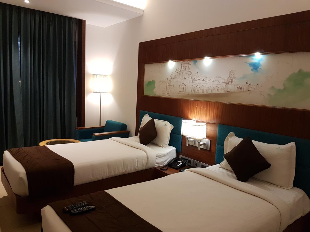 Urvashi Residency Hotell Chennai Exteriör bild