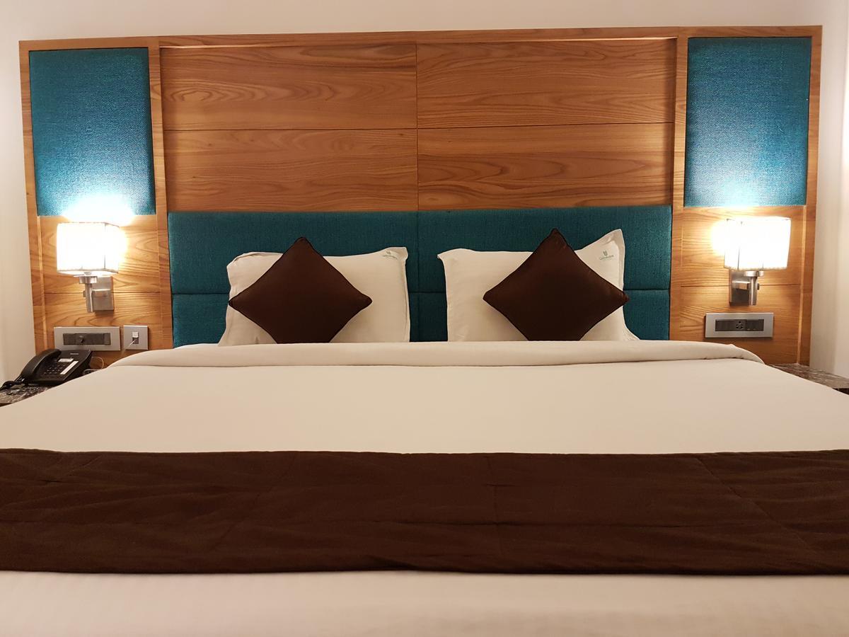 Urvashi Residency Hotell Chennai Exteriör bild