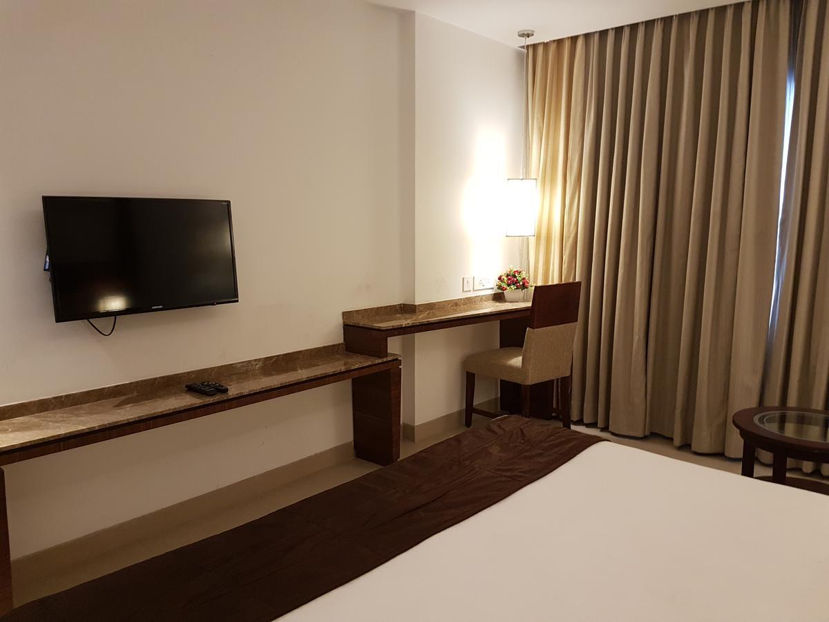 Urvashi Residency Hotell Chennai Exteriör bild