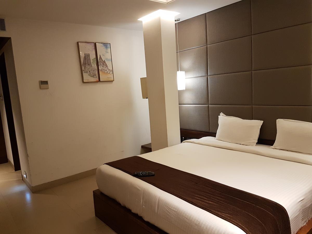 Urvashi Residency Hotell Chennai Exteriör bild