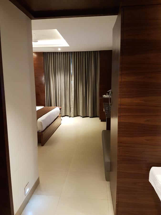 Urvashi Residency Hotell Chennai Exteriör bild