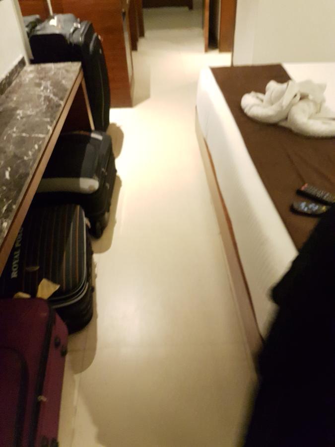 Urvashi Residency Hotell Chennai Exteriör bild
