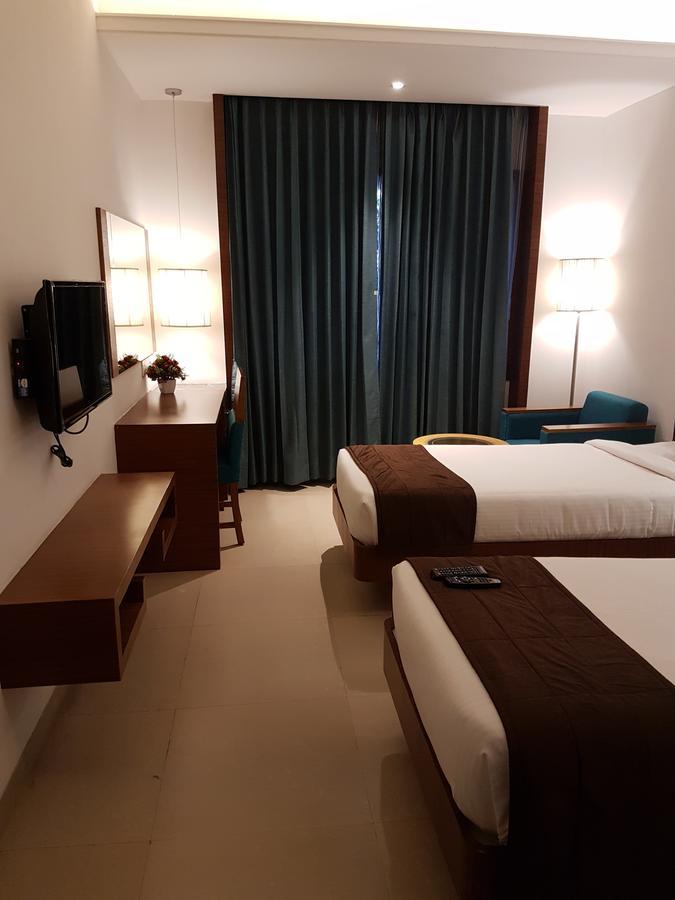 Urvashi Residency Hotell Chennai Exteriör bild