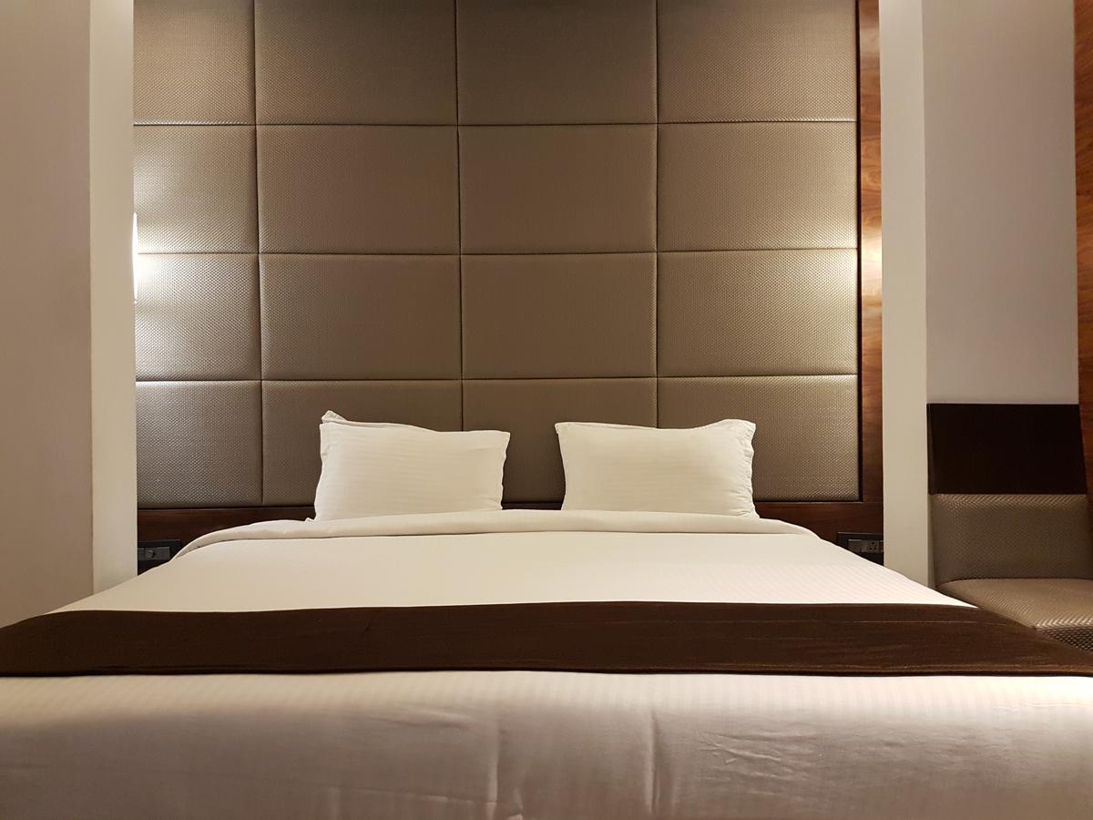 Urvashi Residency Hotell Chennai Exteriör bild