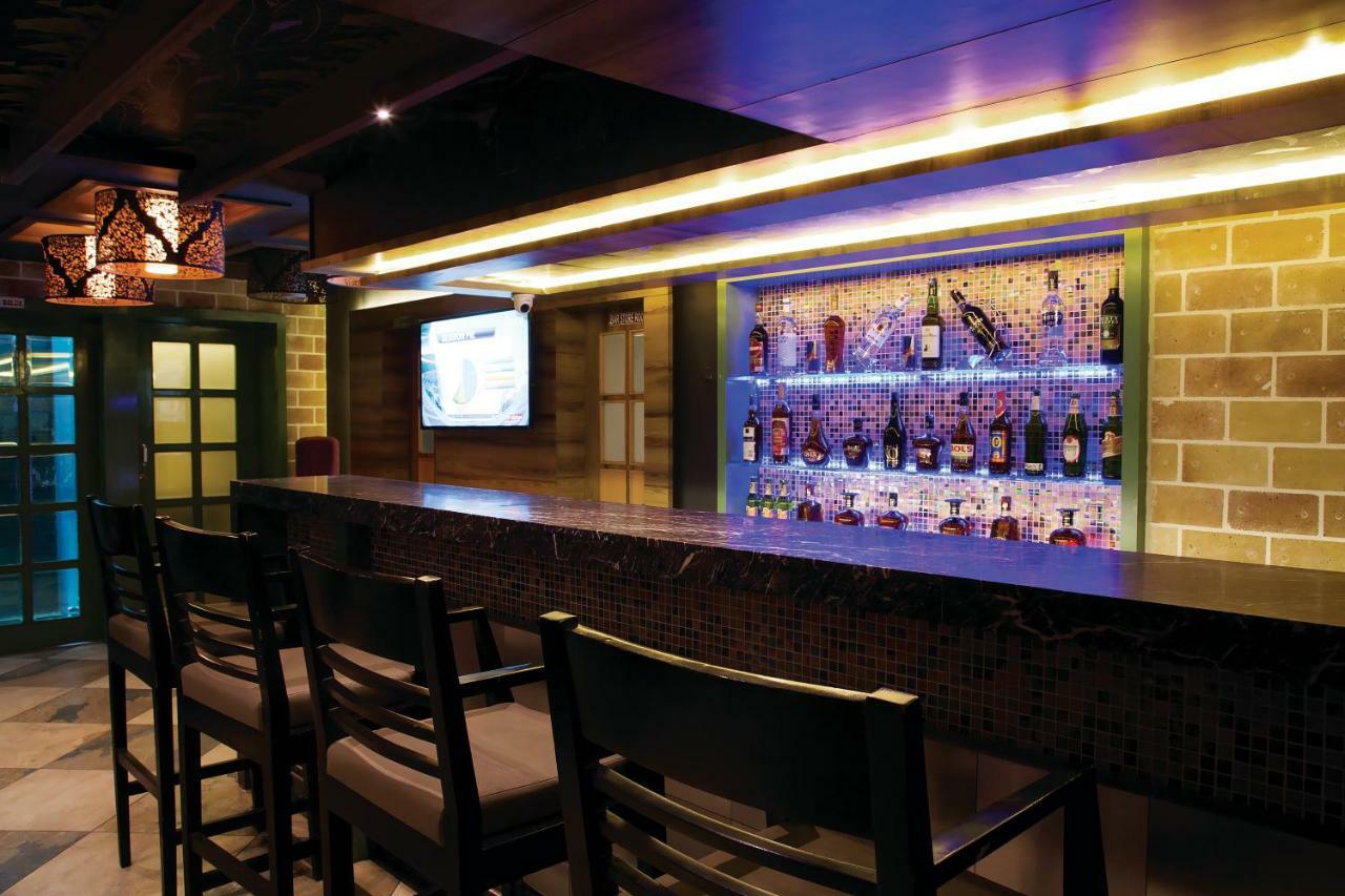 Urvashi Residency Hotell Chennai Exteriör bild