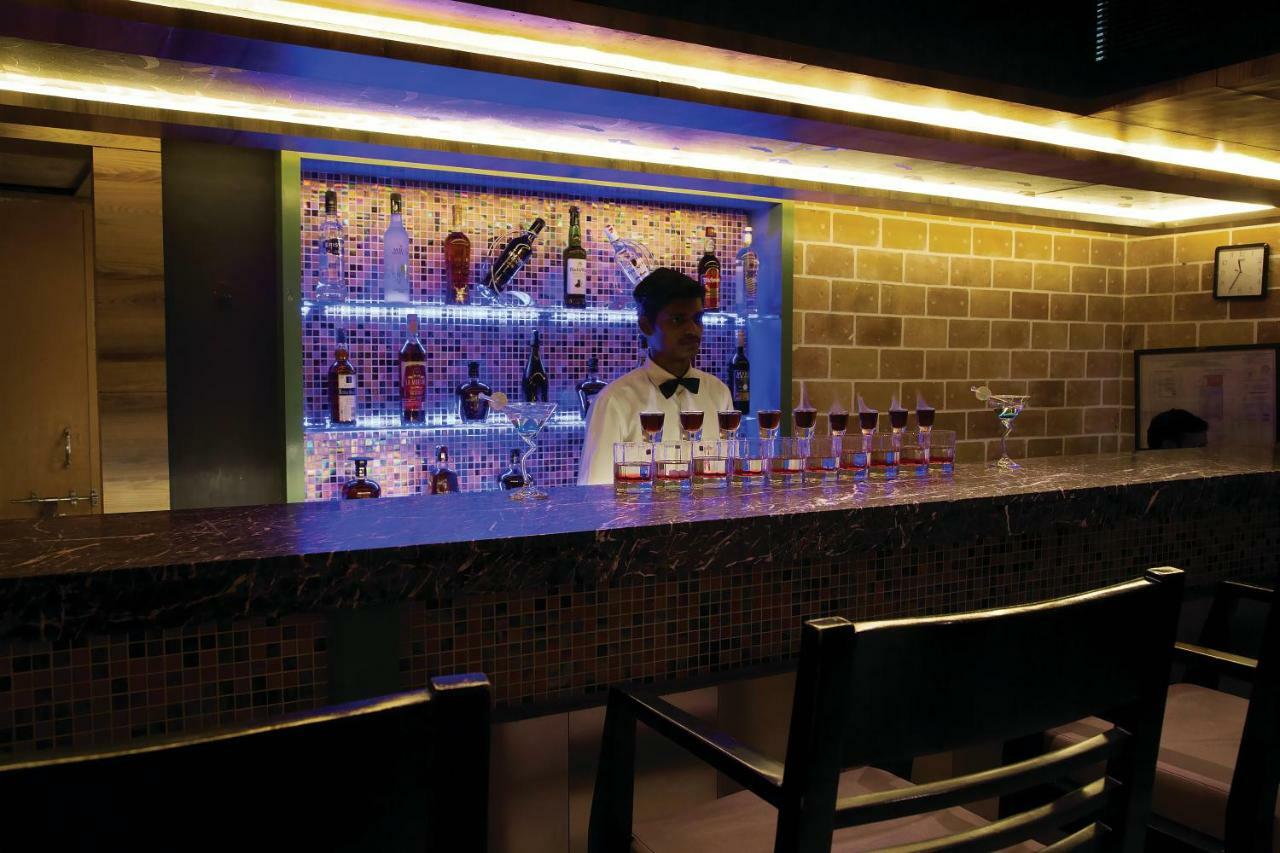 Urvashi Residency Hotell Chennai Exteriör bild